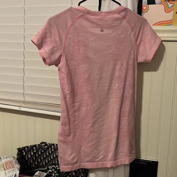 Lily lemon swiftly tech tee pink with designs - Picture 2 of 3